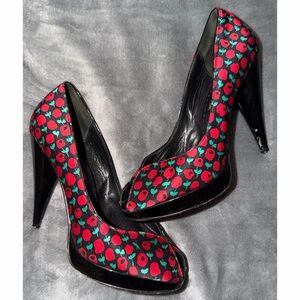 ❤️ Betsey Johnson Heels with Floral Design